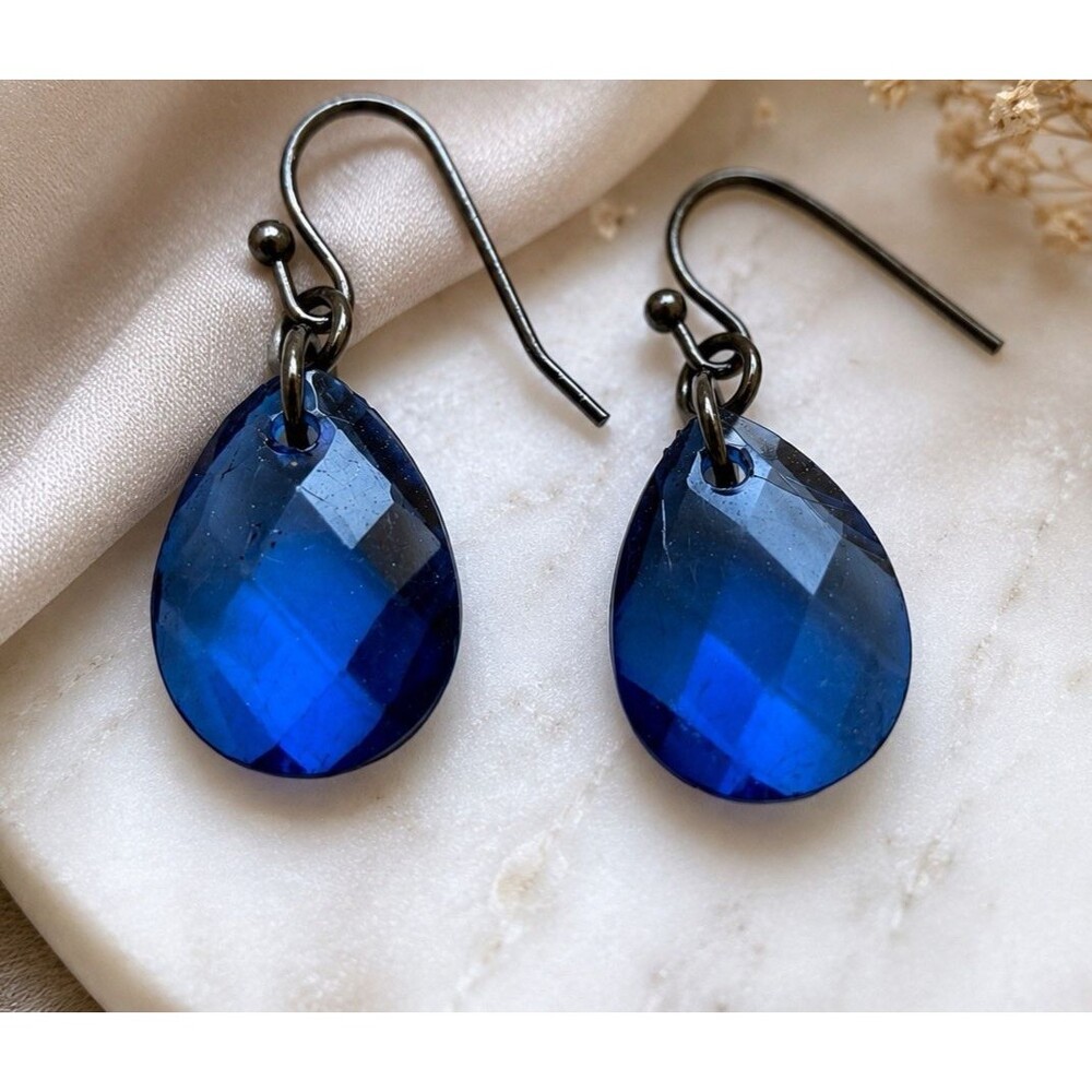 Vintage Sapphire Blue Teardrop Earrings Faceted Cobalt Blue Gunmetal Dangle 1950